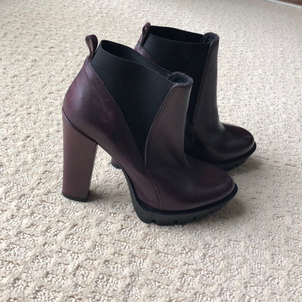 stylish boots, chunky heel , very comfortable.